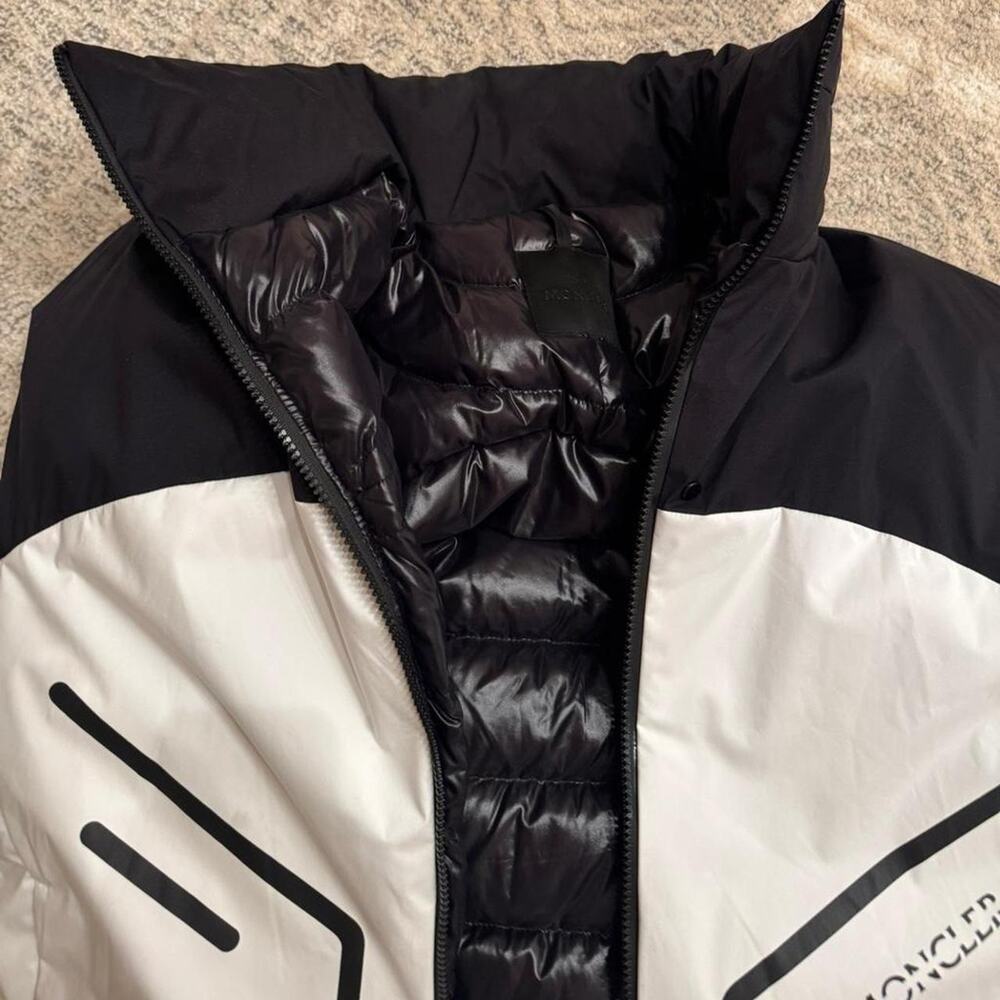 Moncler Barcena Down Jacket Men - image 8